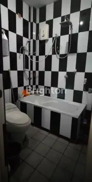 image RUMAH 2 LANTAI HITUNG TANAH, STRATEGIS, KEBON JERUK, JAKARTA BARAT. (6)