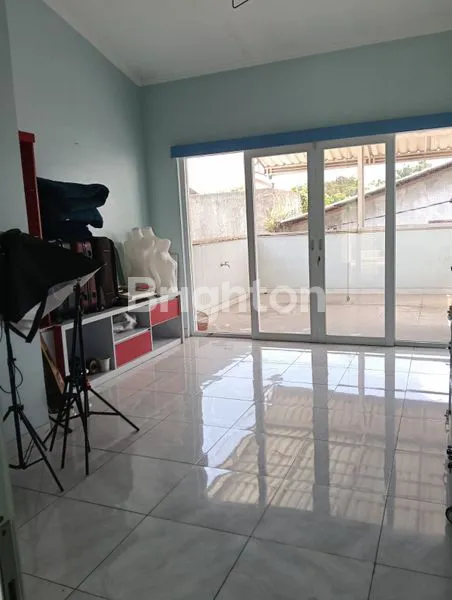 image RUMAH MEWAH 2 LANTAI LOKASI STRATEGIS DI SAYAP GARUDA - 4KT 4KM SHM (7)