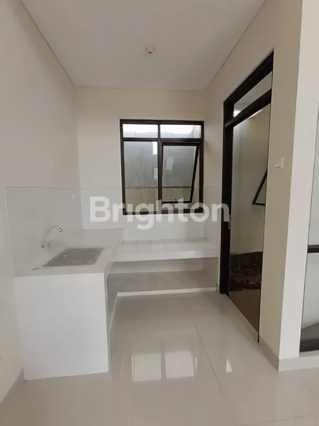 image RUMAH MODERN DI CARONA PARK, CITRA RAYA CIKUPA (7)