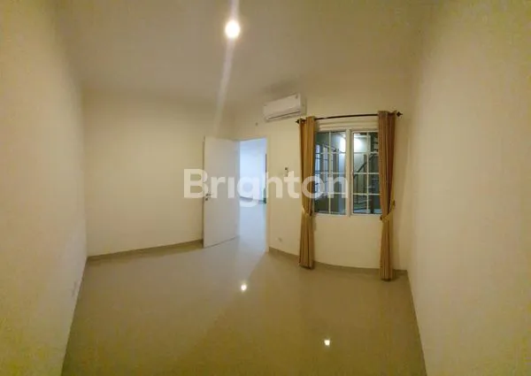 image RUMAH PARAMOUNT VILLAGE DISEWAKAN POSISI DEPAN (5)