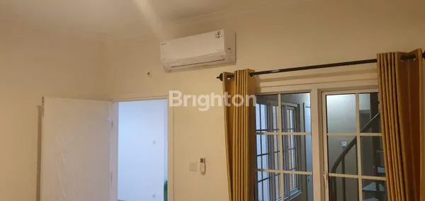 image RUMAH PARAMOUNT VILLAGE DISEWAKAN POSISI DEPAN (7)