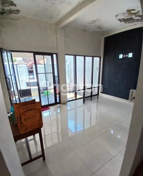 image RUMAH MODEL RUKO PETEMON ROW JALAN 2,5MOBIL BUTUH RENOV (4)