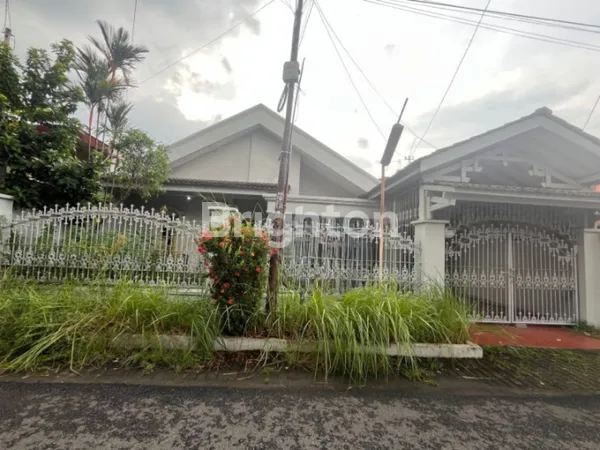 image #ZRM37 RUMAH LUAS BEBAS BANJIR DEKAT MAYJEND CW COCOK UNTUK RUHA (1)