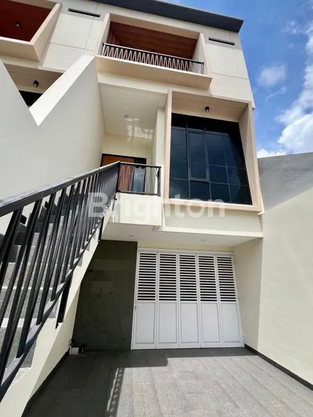 image RUMAH BARU 3 LANTAI DI TOMANG JAKBAR (2)