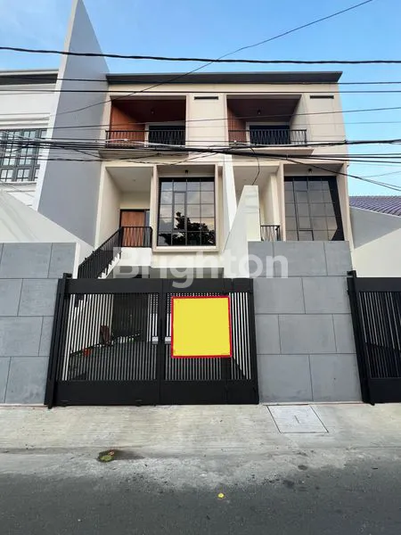 image RUMAH BARU 3 LANTAI DI TOMANG JAKBAR (3)