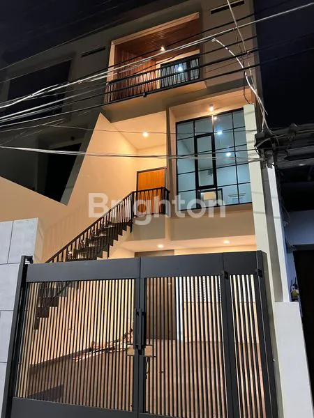 image RUMAH BARU 3 LANTAI DI TOMANG JAKBAR (4)