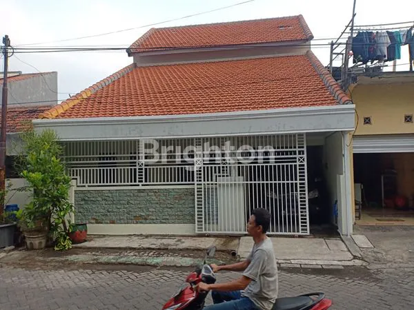 image RUMAH 2 LANTAI SIAP HUNI DI BLURU PERMAI - 4KT 3KM GARASI LUAS (1)