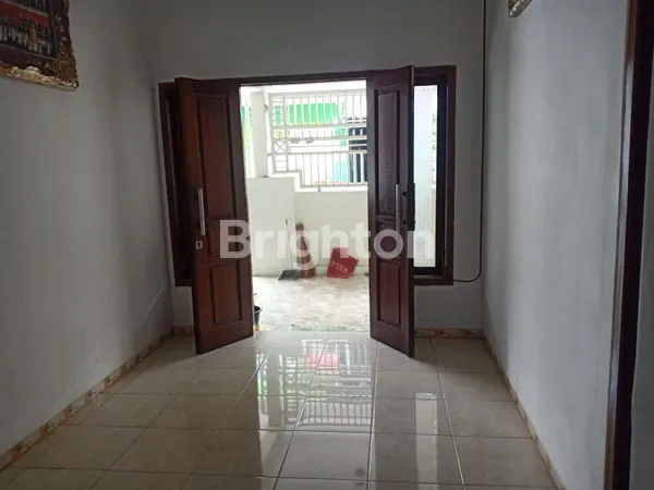 image RUMAH 2 LANTAI SIAP HUNI DI BLURU PERMAI - 4KT 3KM GARASI LUAS (8)