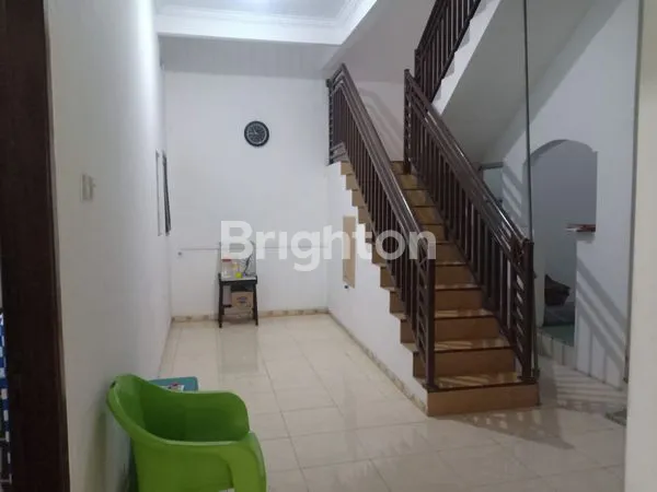 image RUMAH 2 LANTAI SIAP HUNI DI BLURU PERMAI - 4KT 3KM GARASI LUAS (2)