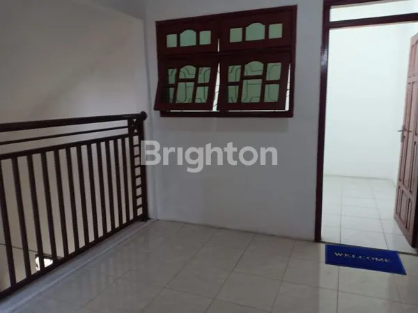 image RUMAH 2 LANTAI SIAP HUNI DI BLURU PERMAI - 4KT 3KM GARASI LUAS (7)