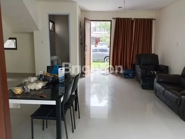 image RUMAH MEWAH 2 LANTAI SEMI FURNISHED DI ORCHARD PARK BATAM (7)