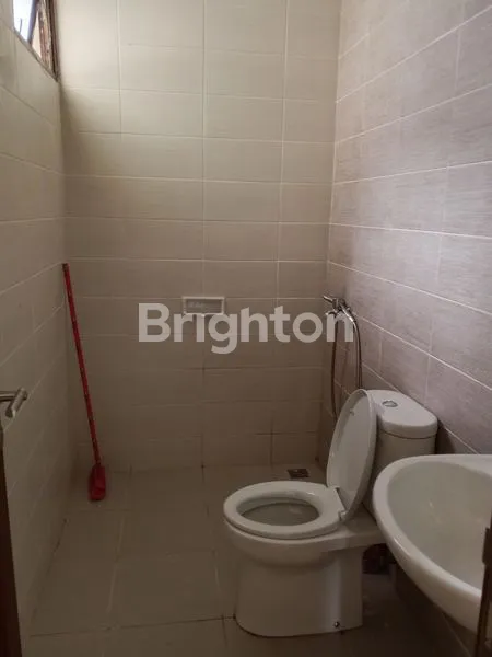 image RUMAH MEWAH 2 LANTAI SEMI FURNISHED DI ORCHARD PARK BATAM (6)