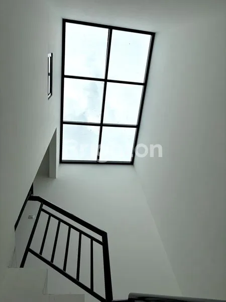 image RUMAH DI KOMPLEKS ARATA (8)