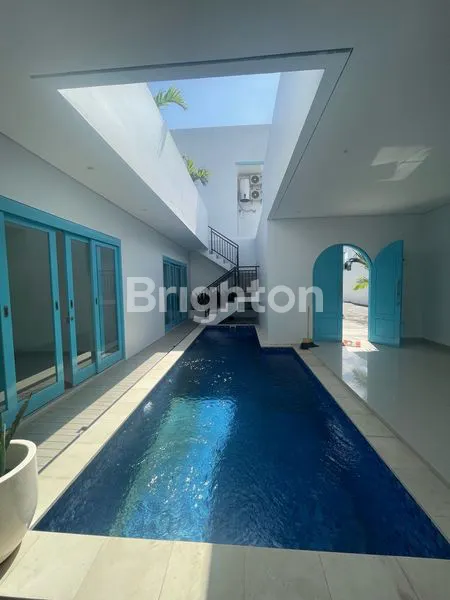 image VILLA MEWAH DENGAN GAYA MODERN TROPIS 2 BEDROOM WITH POOL (1)