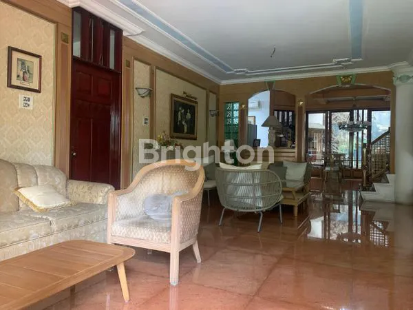 image RUMAH MEWAH 2 LANTAI HOOK DI KAWASAN ELIT BUKIT GADING VILLA (5)