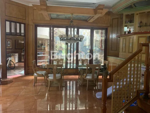 image RUMAH MEWAH 2 LANTAI HOOK DI KAWASAN ELIT BUKIT GADING VILLA (2)