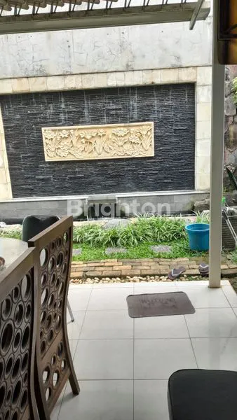 image RUMAH MEWAH 2 LANTAI LT 144M² DI LEGENDA WISATA SHM  (2)