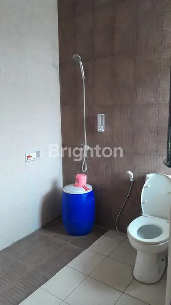 image RUMAH MEWAH 2 LANTAI LT 144M² DI LEGENDA WISATA SHM  (6)