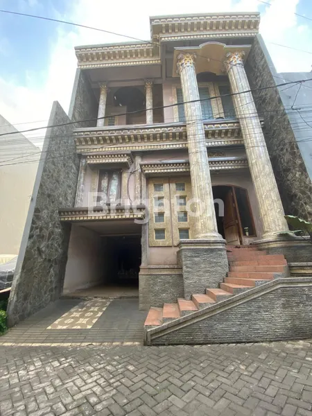 image DIJUAL RUMAH KLASIK DI MERJOSARI MALANG (1)