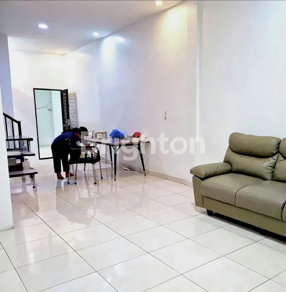 image RUMAH 2,5 TINGKAT INTIKOTA DAERAH SEKIP FULL FURNISHED (5)