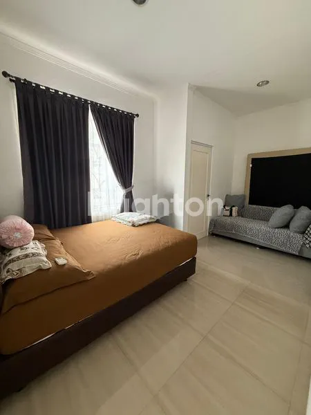 image RUMAH 2 LANTAI BEVERLY HILLS DUTA GARDEN - SHM SIAP HUNI (2)