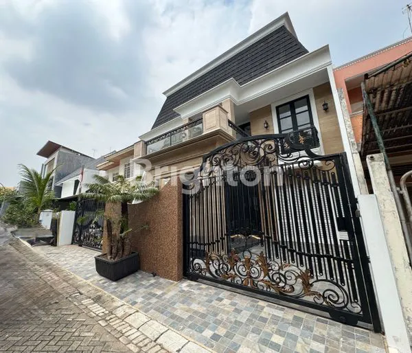 image DIJUAL RUMAH KLASIK MODERN 2,5 LANTAI DI KELAPA GADING JAKARTA UTARA (3)