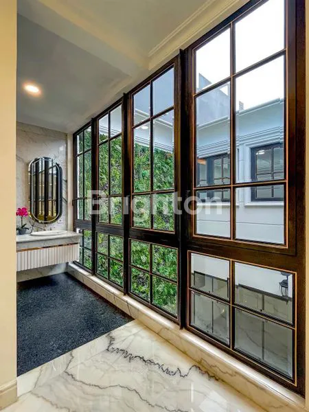 image DIJUAL RUMAH KLASIK MODERN 2,5 LANTAI DI KELAPA GADING JAKARTA UTARA (5)