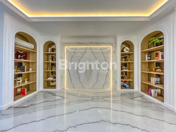 image DIJUAL RUMAH KLASIK MODERN 2,5 LANTAI DI KELAPA GADING JAKARTA UTARA (6)