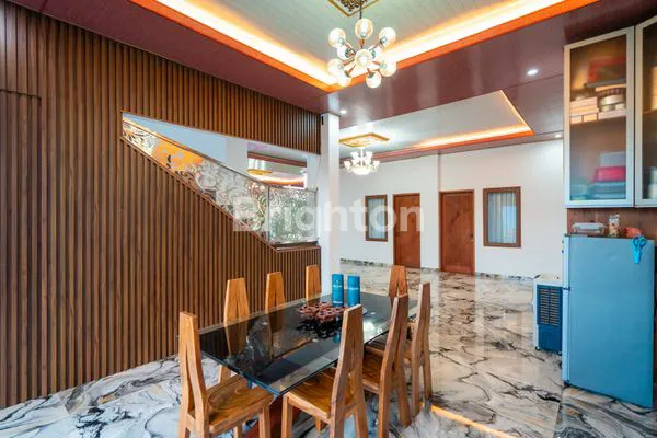 image RUMAH MEGAH DENGAN TAMAN LUAS & ROOFTOP VIEW GWK (5)