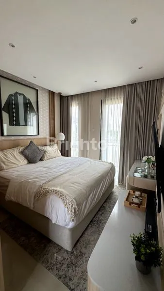 image JUAL RUMAH BATU 2 LANTAI DI CLUSTER TERBARU PARAMOUNT METAL (3)