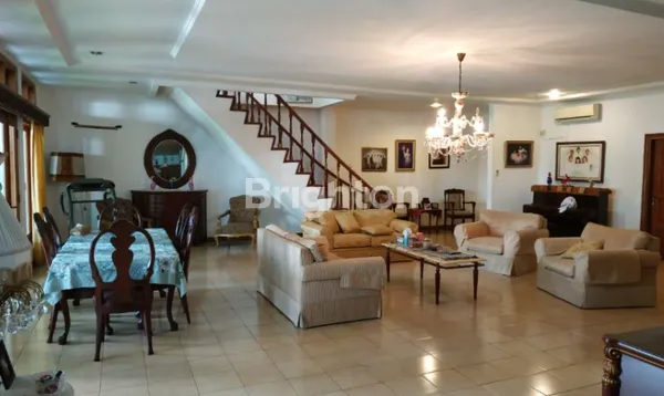 image RUMAH PREMIUM ASRI, BAGUS, ELEGAN, MEWAH LOKASI STRATEGIS ADA KOLAM RENANG &  SANGAT TERAWAT - ABDUL MAJID RAYA - CIPETE  TURUN HARGA DARI 27M (8)