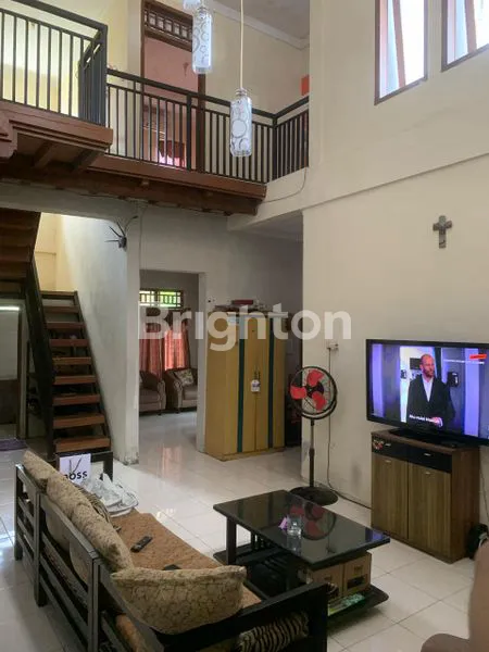 image RUMAH HOOK 2 LANTAI NIRWANA EKSEKUTIF SIAP HUNI TERAWAT LOKASI FAVORIT (1)