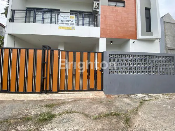 image RUMAH MEWAH 3 LANTAI SEMI FURNISH VIEW TAMAN DI WARU TMII (1)