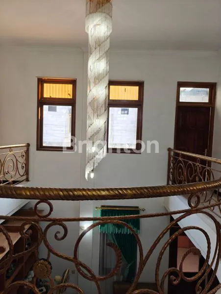 image DIJUAL RUMAH MEWAH FULL FURNITURE STRATEGIS DEKAT KAMPUS UTY JL GLAGAH SARI UMBULHARJO YOGYAKARTA (3)