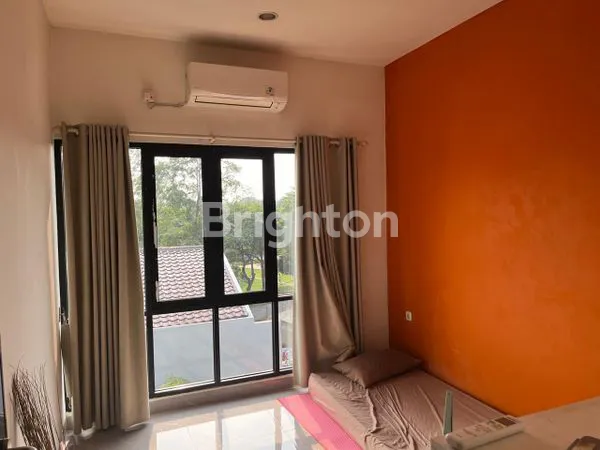 image RUMAH MEWAH 3 LANTAI SEMI FURNISH VIEW TAMAN DI WARU TMII (7)