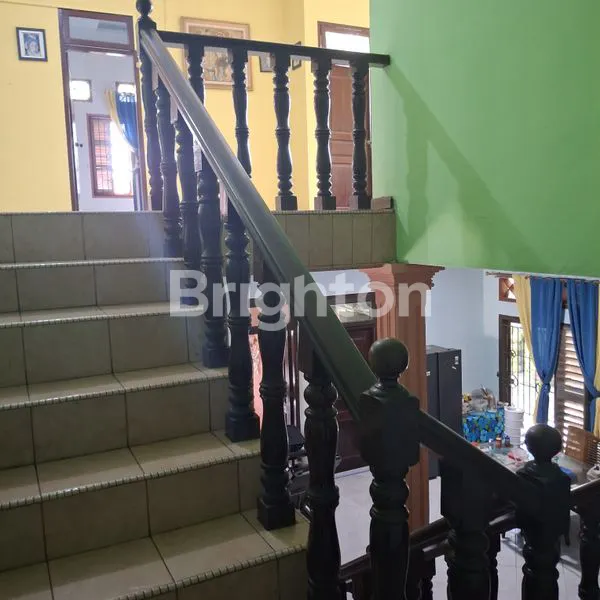 image RUMAH STRATEGIS DENGAN 3 USAHA MENGUNTUNGKAN (7)