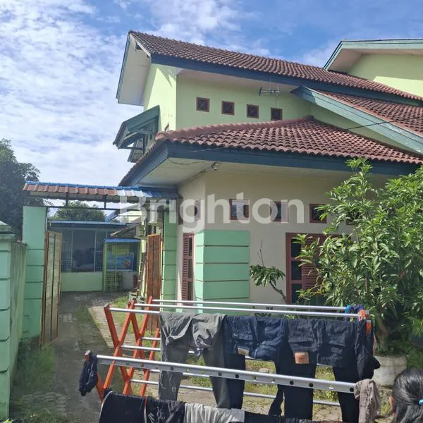 image RUMAH STRATEGIS DENGAN 3 USAHA MENGUNTUNGKAN (2)