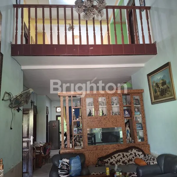 image RUMAH STRATEGIS DENGAN 3 USAHA MENGUNTUNGKAN (4)