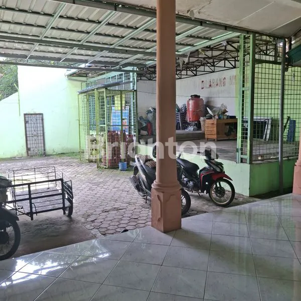 image RUMAH STRATEGIS DENGAN 3 USAHA MENGUNTUNGKAN (3)