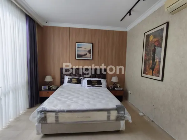 image RUMAH MEWAH FULL FURNISH SIAP HUNI, LINGKUNGAN NYAMAN DAN ASRI DI PAKUWON INDAH SURABAYA BARAT (3)