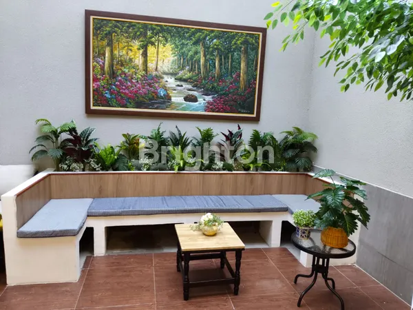 image RUMAH MEWAH FULL FURNISH SIAP HUNI, LINGKUNGAN NYAMAN DAN ASRI DI PAKUWON INDAH SURABAYA BARAT (6)