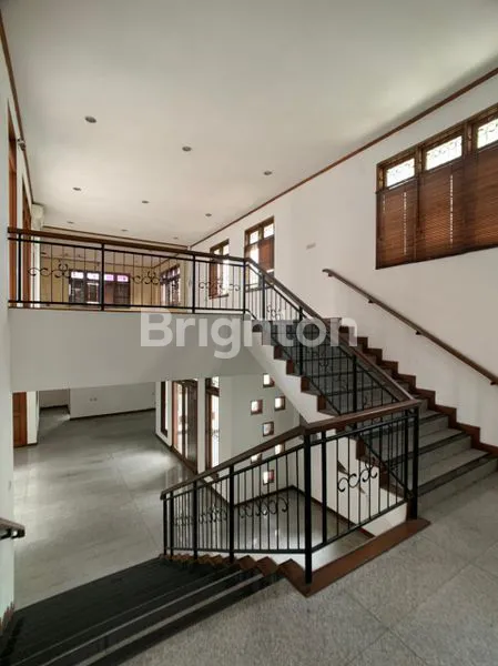 image KOMERSIAL AREA RAYA JEMURSARI, LOKASI SUPERRRR CIAMIKKKK.. GEDUNG RAYA JEMURSARI._BISA UNTUK KANTOR / BANK / RESTO, DLL. (2)