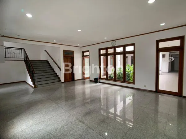 image KOMERSIAL AREA RAYA JEMURSARI, LOKASI SUPERRRR CIAMIKKKK.. GEDUNG RAYA JEMURSARI._BISA UNTUK KANTOR / BANK / RESTO, DLL. (4)