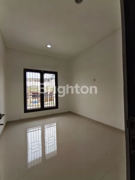 image RUMAH 3 LANTAI SIAP HUNI UNTUK DISEWA (5)