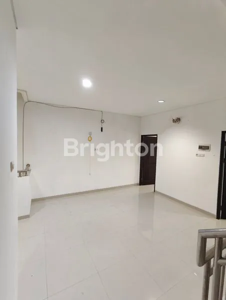 image RUMAH 3 LANTAI SIAP HUNI UNTUK DISEWA (2)