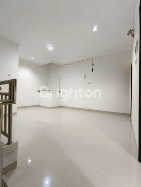 image RUMAH 3 LANTAI SIAP HUNI UNTUK DISEWA (7)