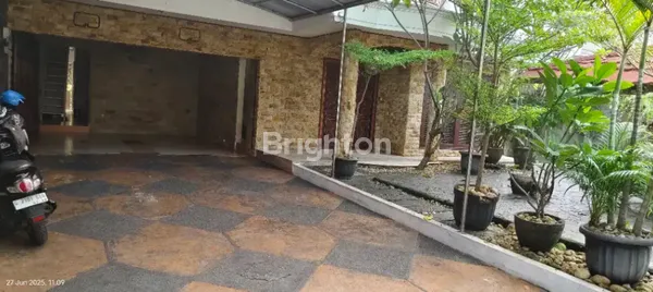 image RUMAH 2 LANTAI TROPIS ASRI DENGAN TAMAN LUAS & KOLAM RENANG (1)