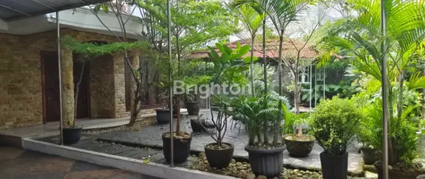 image RUMAH 2 LANTAI TROPIS ASRI DENGAN TAMAN LUAS & KOLAM RENANG (2)