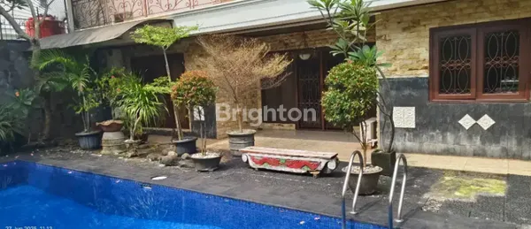 image RUMAH 2 LANTAI TROPIS ASRI DENGAN TAMAN LUAS & KOLAM RENANG (3)