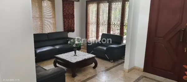 image RUMAH 2 LANTAI TROPIS ASRI DENGAN TAMAN LUAS & KOLAM RENANG (5)